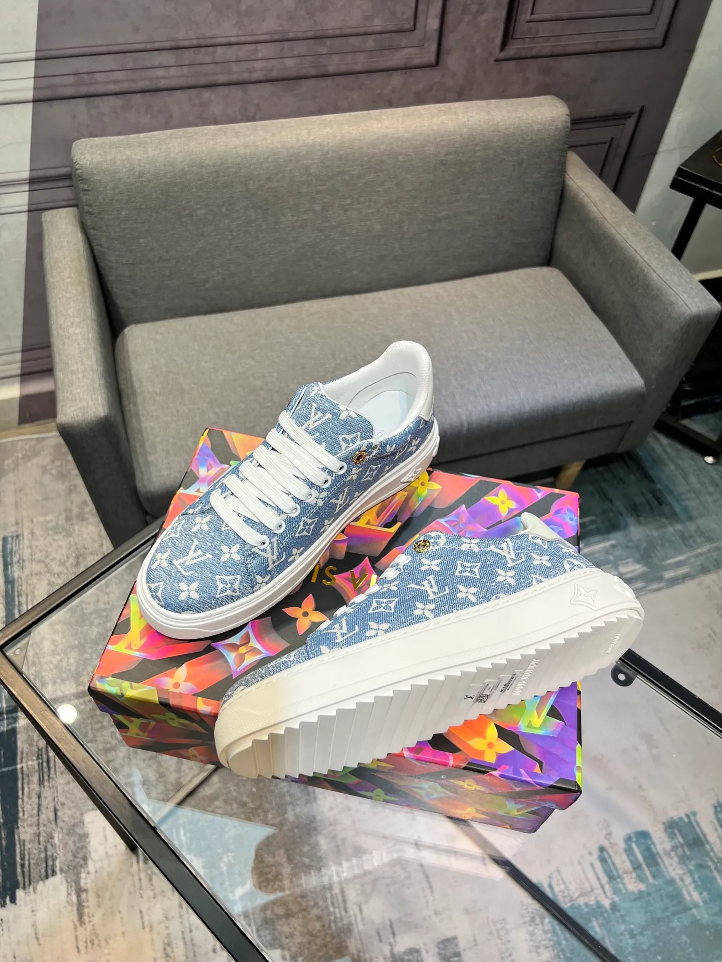 Men's Men's Shoes 💰540 LV Louis Vuitton. The latest fashionable casual shoes are popular in physical stores. The new spring and summer comfortable imported custom patent leather plus cowhide, cowhide mesh, and unique jacquard fabric element design. With sheepskin lining, Lv original base, [sun][sun] high-end packaging and high quality💪Details determine quality, welcome to compare🇮🇹Code number 38-44, 45 can be customized